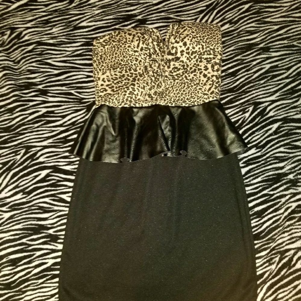 Cute strapless dress size small